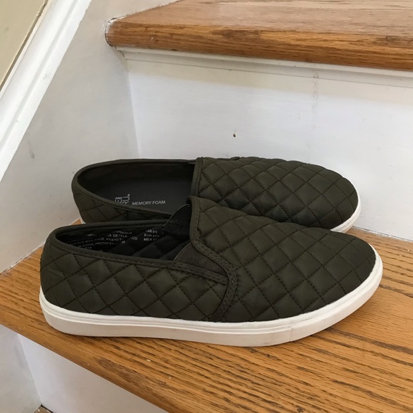 True and tru army green memory foam shoes size91/2 - Picture 4 of 6